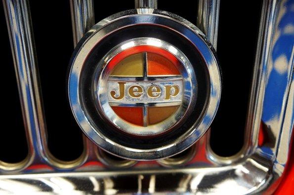 1966 Jeep J-2000 pickup truck, 4×4