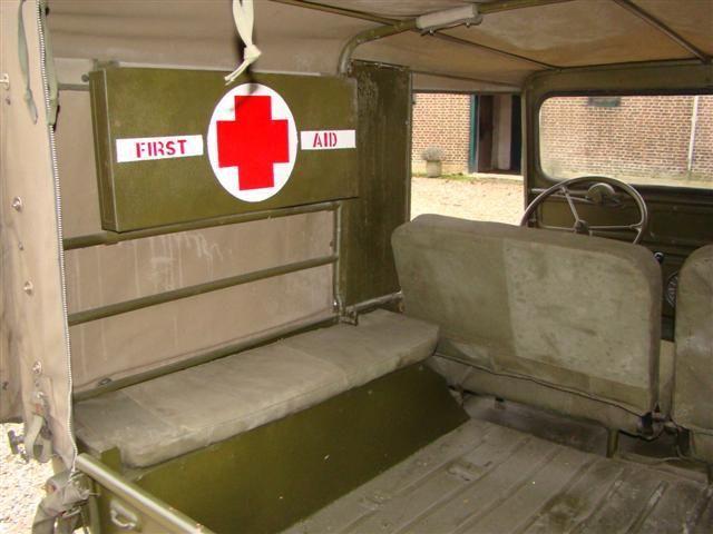 1961 Jeep DJ3A Willys –  Ambulance