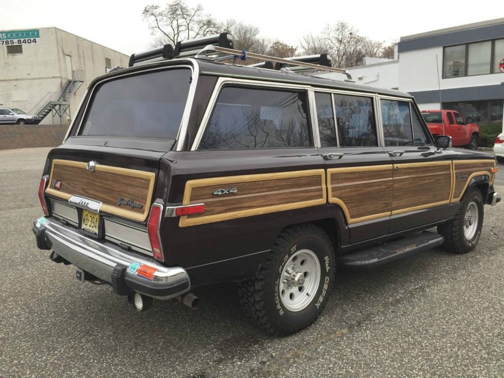 1989 Jeep Grand Wagoneer (woody)