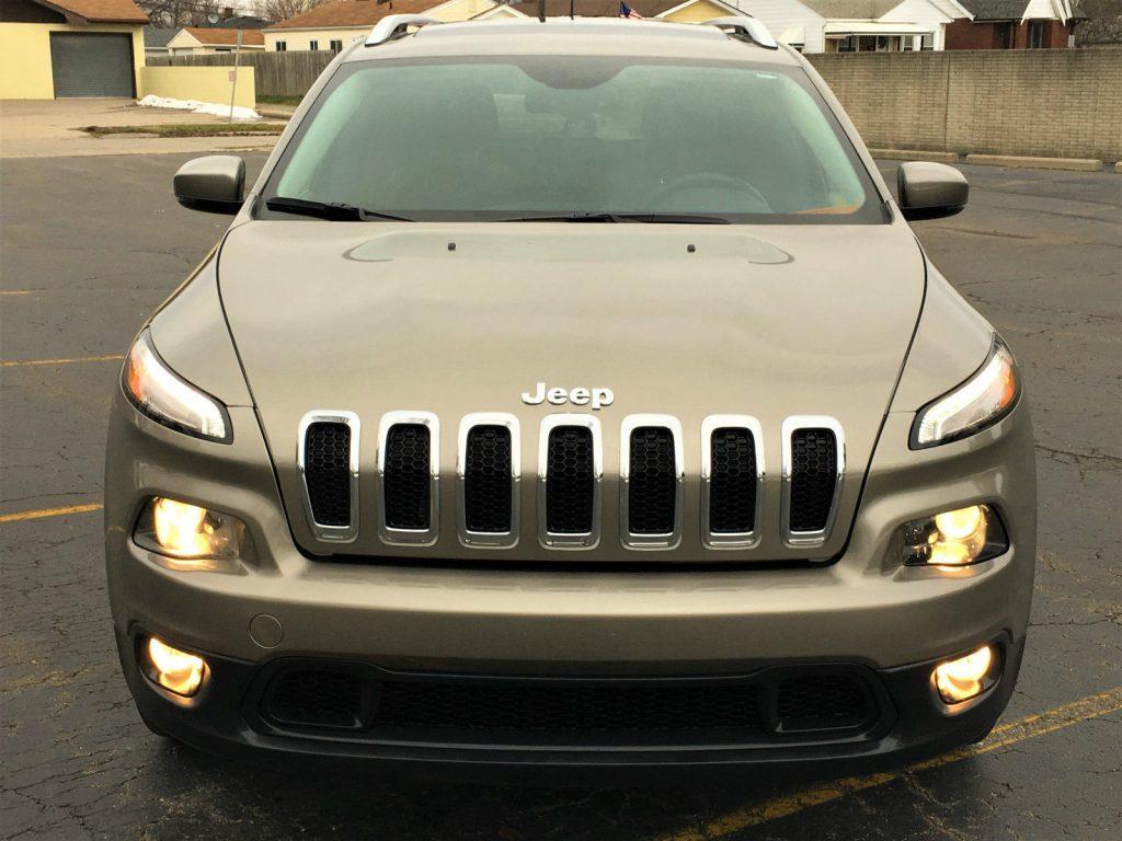 2016 Jeep Cherokee Limited Sport Utility 4-Dr 2.4L