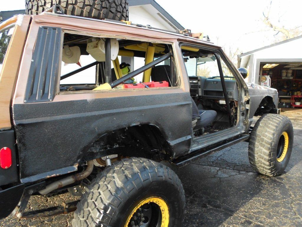 1987 Jeep Cherokee Built to Offroad