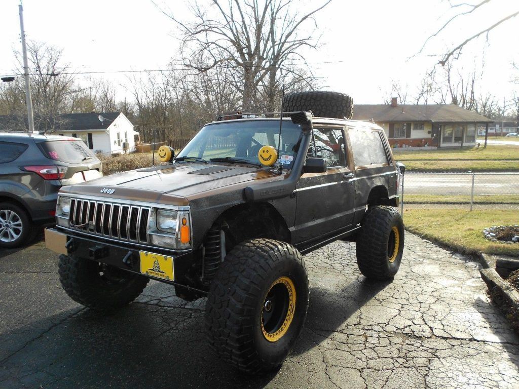 1987 Jeep Cherokee Built to Offroad