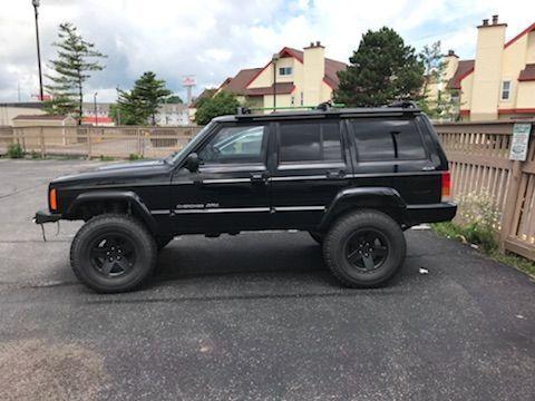 2000 Jeep Cherokee  with 4.5″  Rough country lift