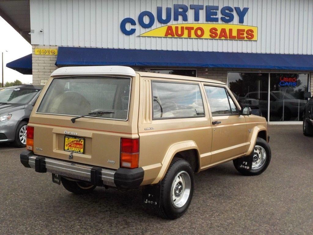 1984 Jeep Cherokee Pioneer 2Dr