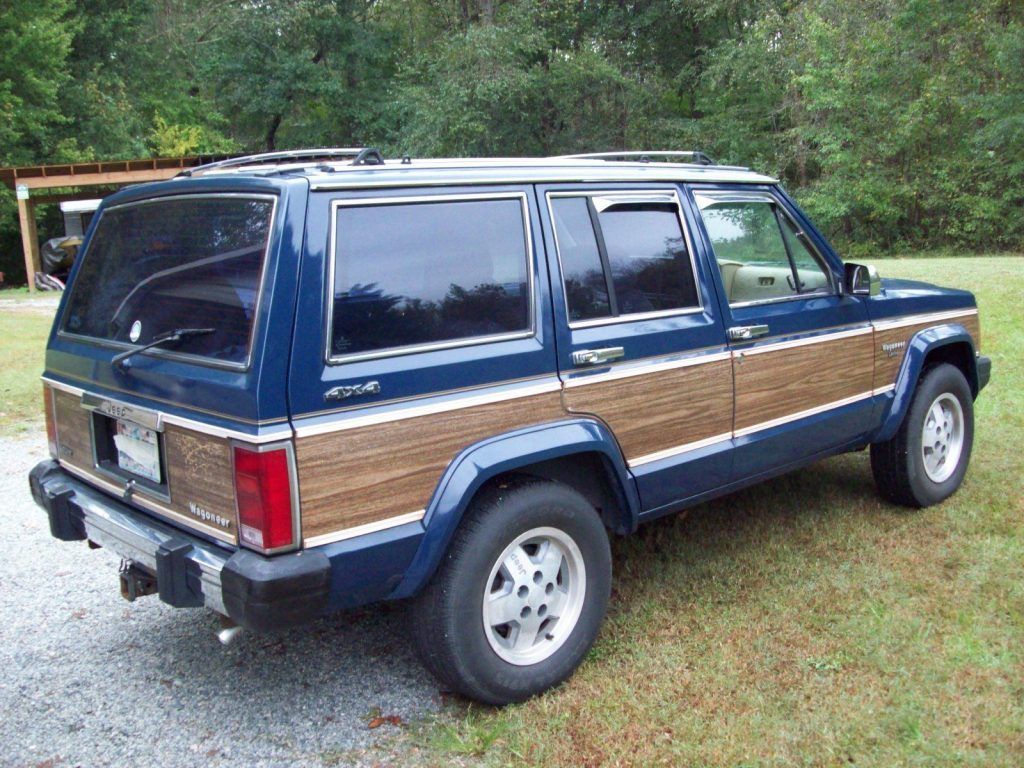 1989 Jeep Wagoneer Limited w/ Wood Grain Trim