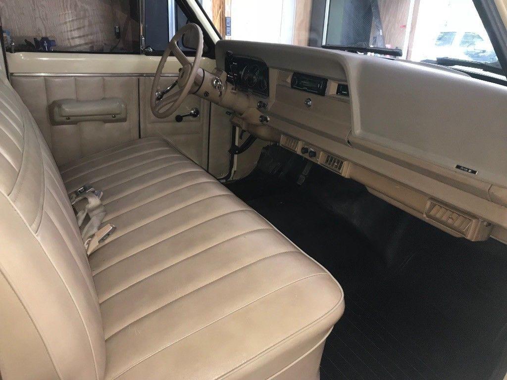 1984 Jeep J10 Pickup