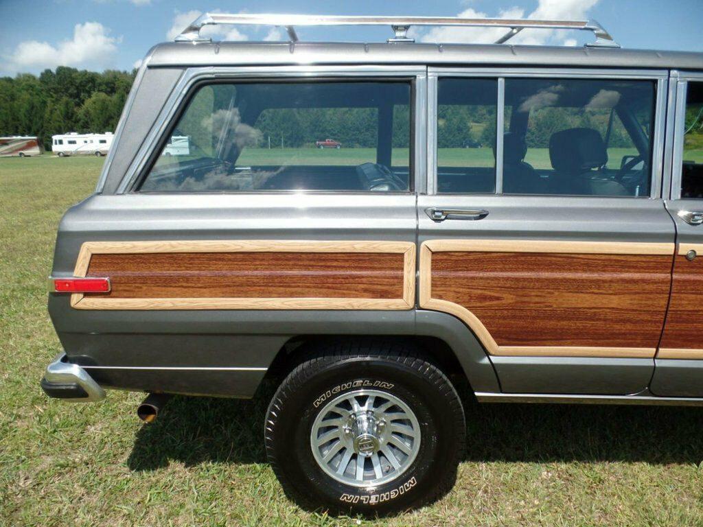 1990 Jeep Wagoneer 4dr Wagon 4WD