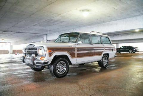 1988 Jeep Wagoneer 4D Utility 4WD for sale