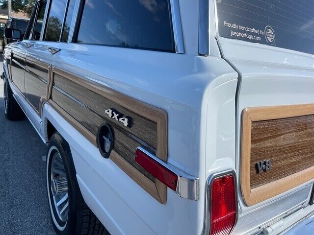 1990 JEEP Wagoneer 4DR Wagon 4WD Custom – (collector Series)