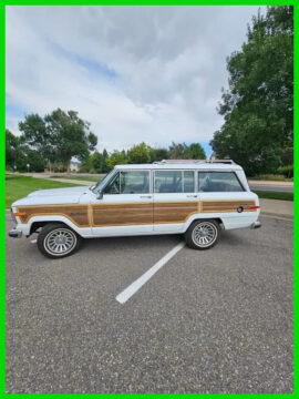 1991 Jeep Wagoneer 4dr 4WD SUV for sale