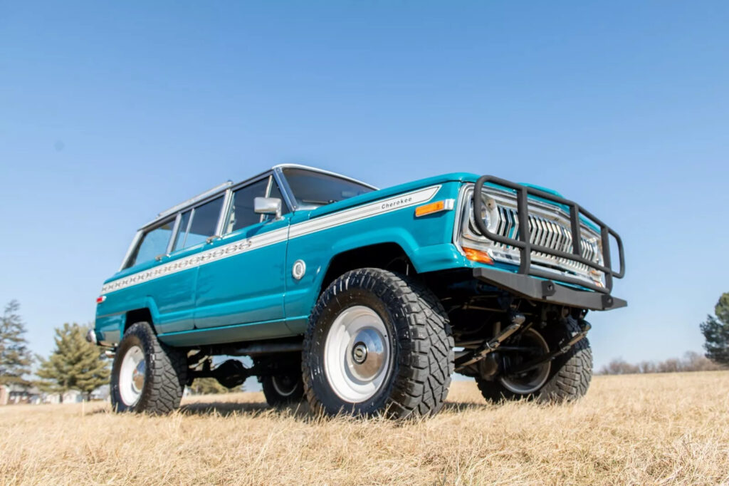 1987 Jeep Grand Wagoneer –
