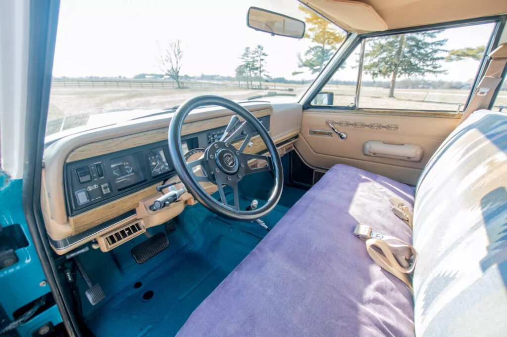 1987 Jeep Grand Wagoneer –