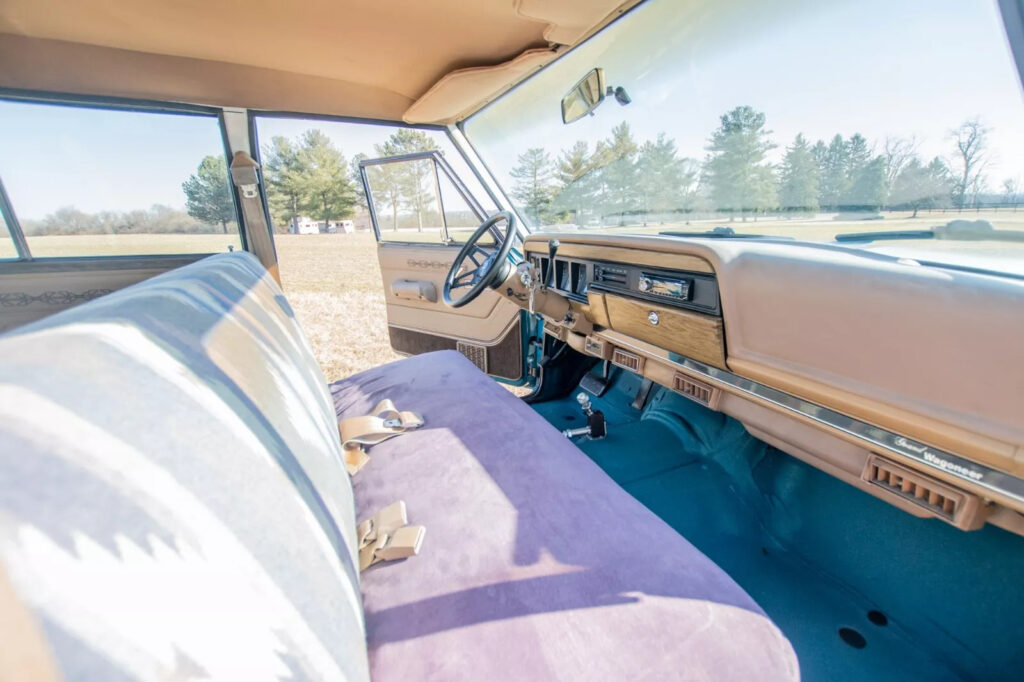 1987 Jeep Grand Wagoneer –
