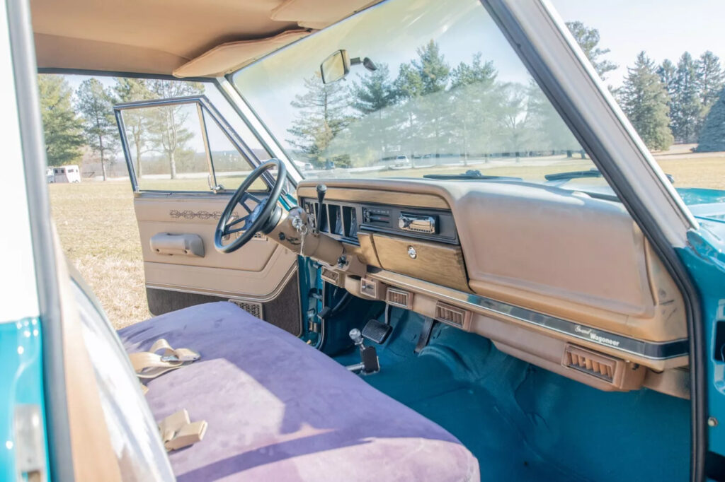 1987 Jeep Grand Wagoneer –