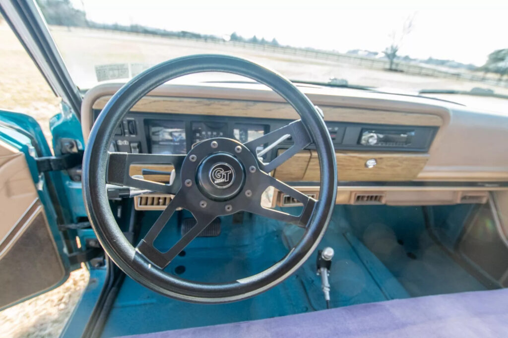 1987 Jeep Grand Wagoneer –