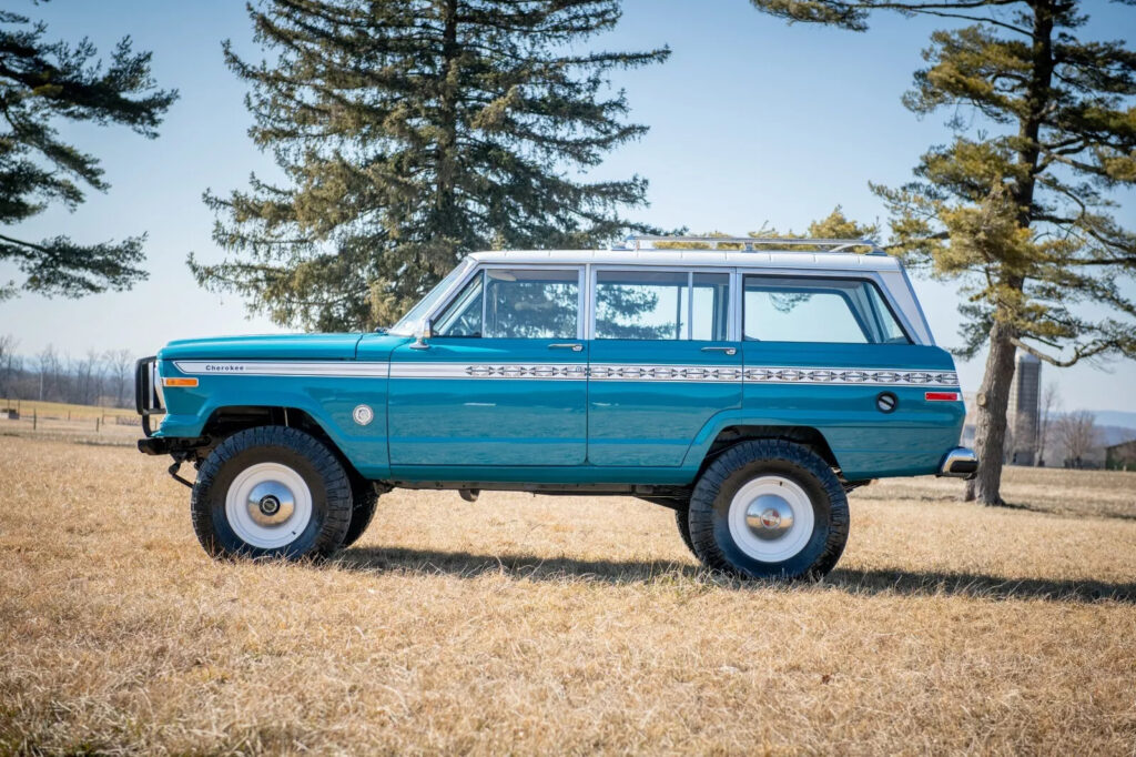1987 Jeep Grand Wagoneer –