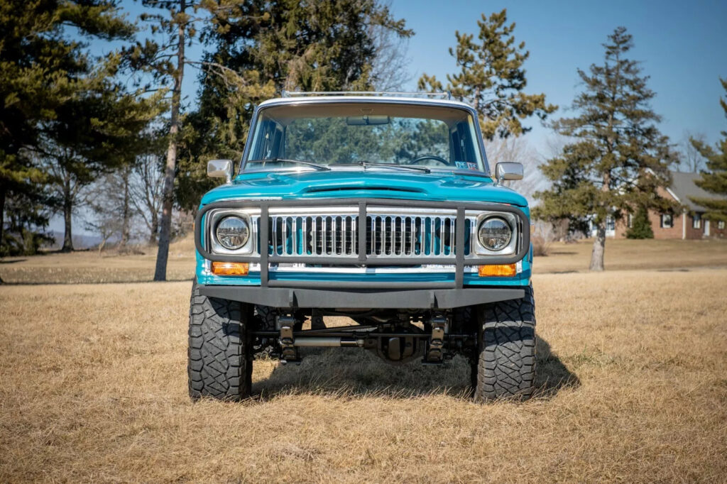 1987 Jeep Grand Wagoneer –