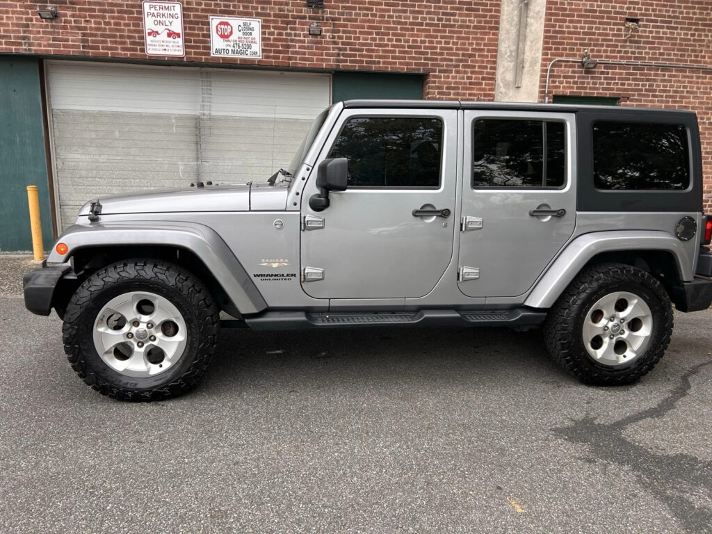 2015 Jeep Wrangler Unlimited Sahara1 Owner 4×4 6 Speed Trans clean Carfax