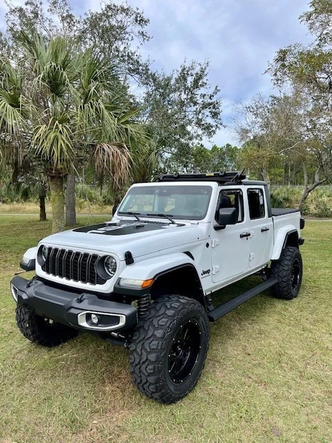 2024 Jeep Gladiator Sport S