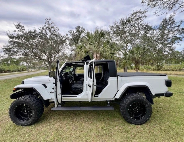 2024 Jeep Gladiator Sport S