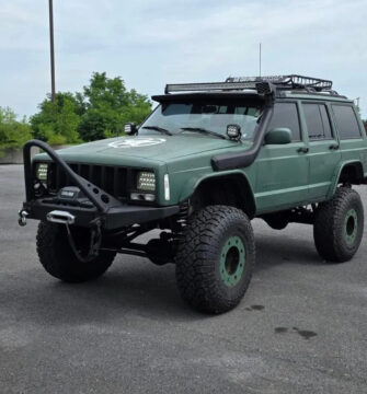 1999 Jeep Cherokee . Modified. RC 8” Lift. 35” Tires for sale